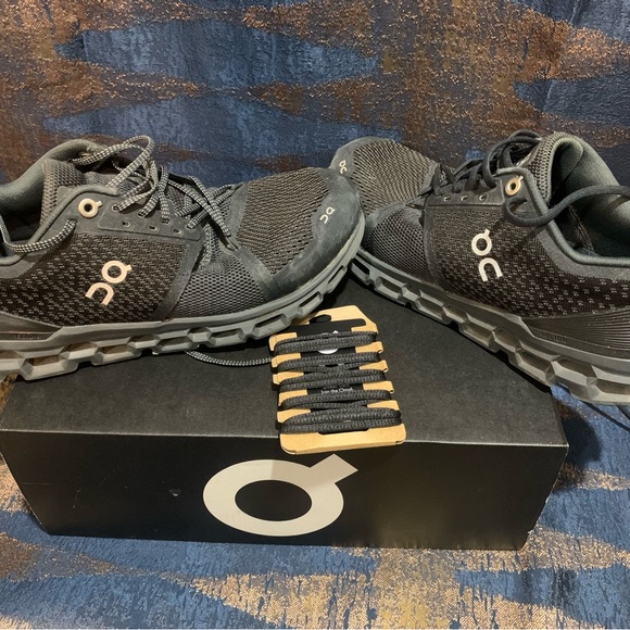 On Running Women’s Black Shoes - Picture 1 of 6